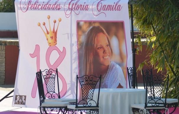 Alfombra de color rosa y corona dorada para los 18 años de Gloria Camila