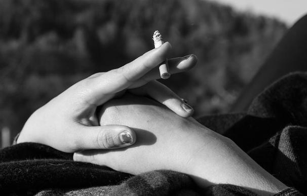 Investigadores asocian fumar durante el embarazo a un mayor riesgo de síndrome de Tourette
