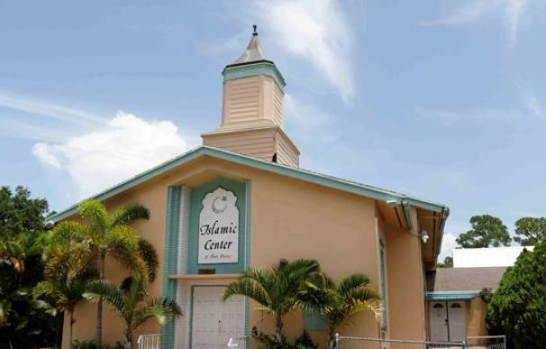 Incendian mezquita a la que iba el autor de la masacre de Orlando