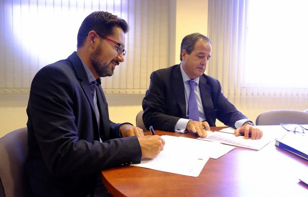Ayuntamiento y Sareb firman un convenio para la cesión de seis viviendas a familias en riesgo de exclusión