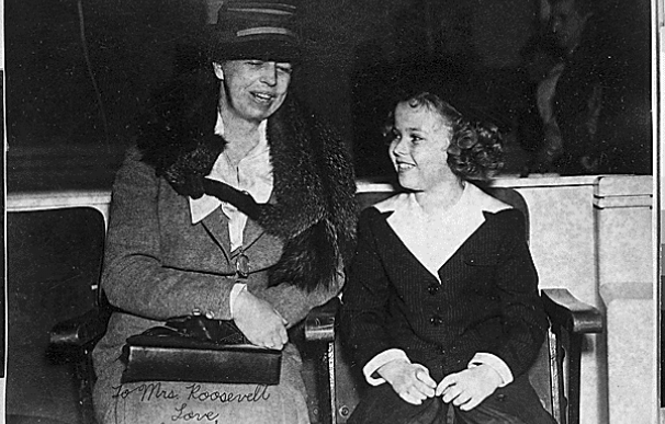 Shirley Temple y Eleanor Roosevelt en julio de 1938