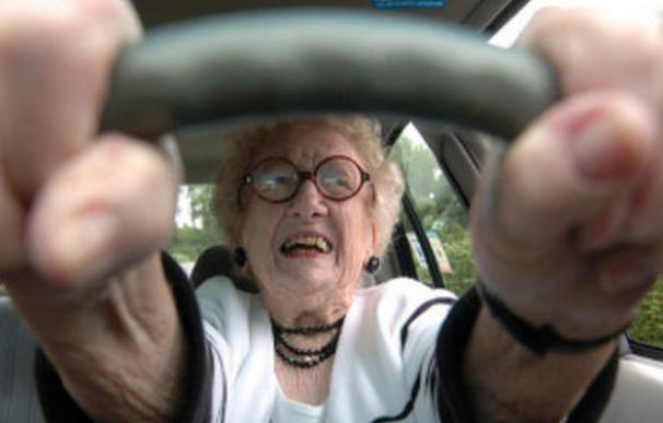 El 17 % de conductores retiraría el carné a sus familiares mayores de 65 años