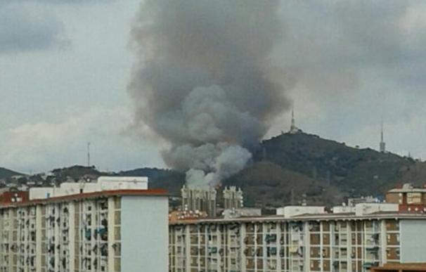 Se declara un incendio en la sierra de Collserola en Esplugues