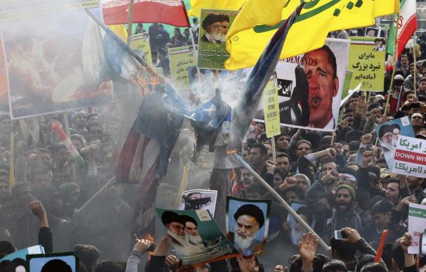 Rohaní tiende la mano al mundo en el 35 aniversario de la Revolución Islámica