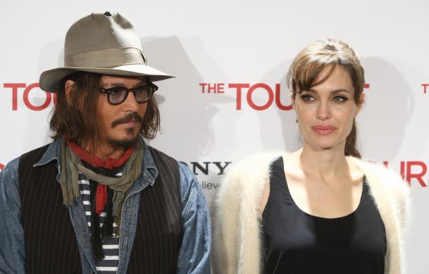 Johnny Depp consuela a Angelina Jolie tras su separación de Brad Pitt