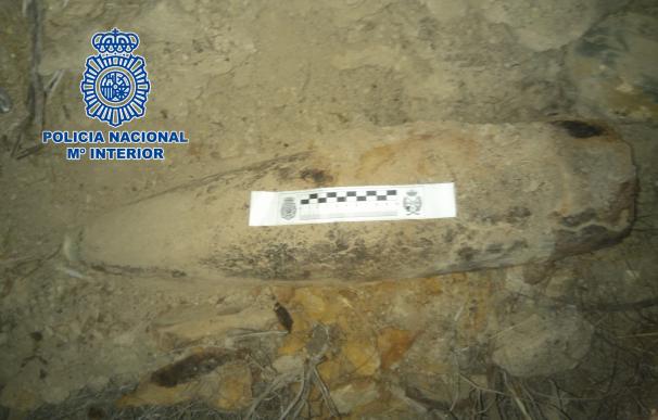 TEDAX de Policía Nacional destruyen de forma controlada un proyectil de la Guerra Civil hallado en la Alcayna