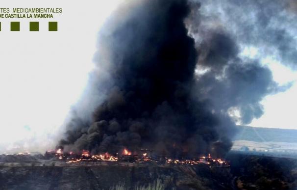 Extinguido el incendio de la planta de reciclaje de Chiloeches y desactivado el nivel 1 de emergencia del PLATECAM