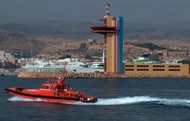 Rescatadas 29 personas en el Mar de Alborán de la patera que buscaba Salvamento Marítimo