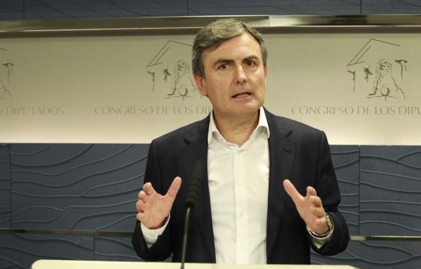 El PSOE acusa a De Guindos de mentir y avisa que esto conlleva "dimitir cuando te cazan"