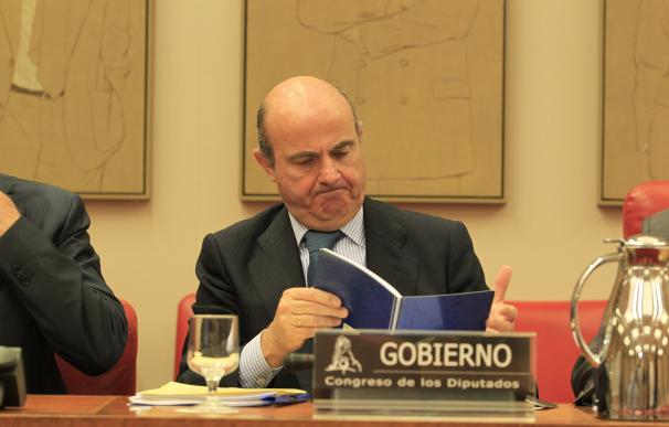 Guindos acudirá mañana a la Comisión de Economía del Congreso para hablar del déficit y del 'Caso Soria'