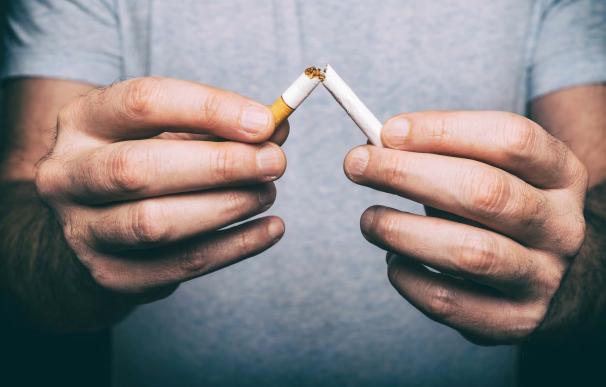 Fumar un cigarro por las mañanas aumenta las probabilidades de desarrollar cáncer oral o de pulmón, según un estudio