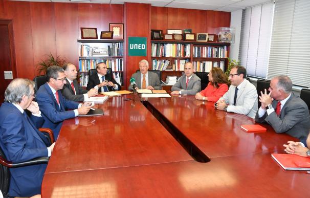 La UNED y el Banco Santander renuevan su colaboración para reforzar la calidad de la docencia en la universidad