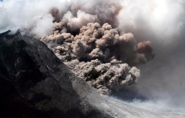 Más de 25.000 evacuados por el volcán Sinabung en Indonesia