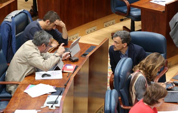 El portavoz de Podemos en la Asamblea afirma que el grupo parlamentario está "funcionando bien" pese al "debate interno"