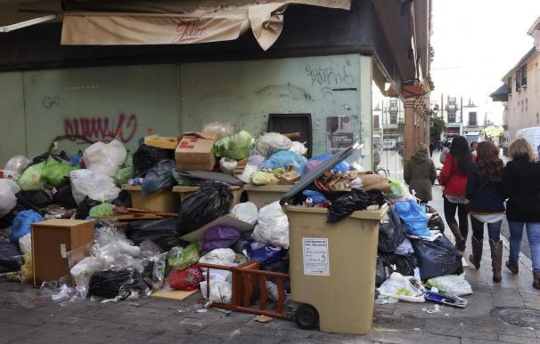 La asamblea de trabajadores desconvoca la huelga de basuras en Sevilla