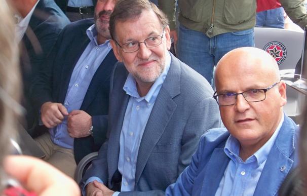 Rajoy acude a Avión, uno de los pueblos de España que más apoya al PP, para pedir revalidar el voto a Feijóo