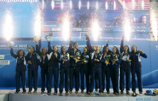 Mundial natación Barcelona 2013: las brillantes fotos del oro de las 'guerreras' de waterpolo