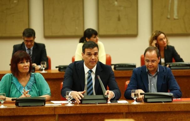 La presidenta del PSOE cree que la comunicación entre Pedro Sánchez y Fernández Vara "es la normal"