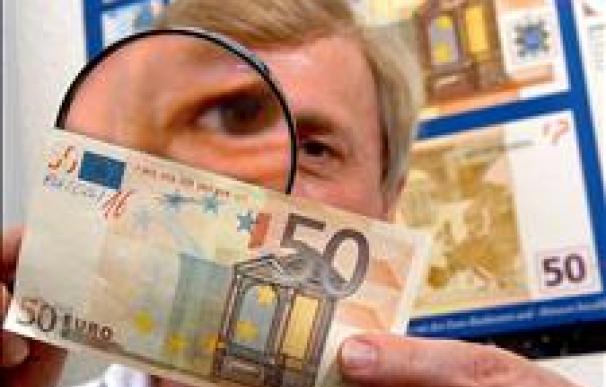 El euro sube hasta los 1,4198 dólares en Fráncfort