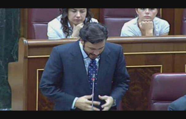 Sebastián: "No llevo corbata por la eficiencia económica, pero sí pargo mis trajes"