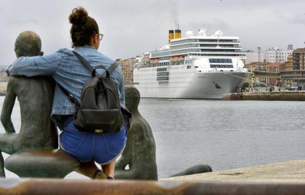 El crucero Costa NeoRomántica recala en la ciudad con 1.500 viajeros