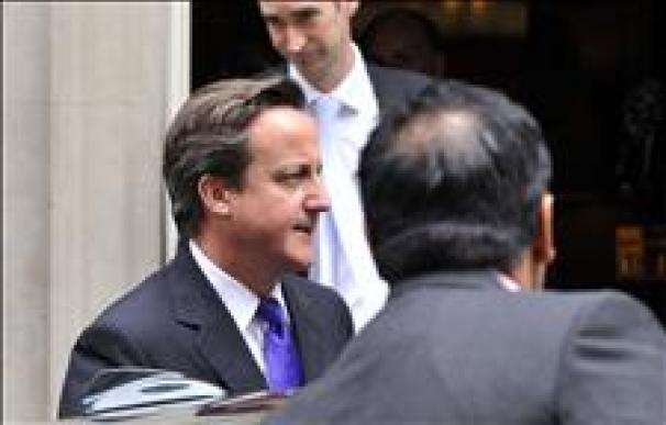 Cameron admite que pudo equivocarse al contratar a su ex jefe de prensa, Andy Coulson