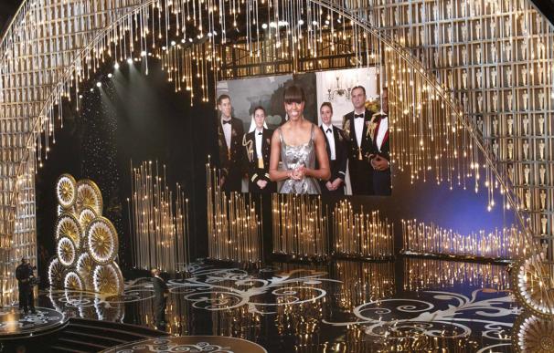 Oscars 2013: Michelle Obama protagoniza la gran sorpresa de la gala anunciando el premio a la mejor película para ‘Argo’