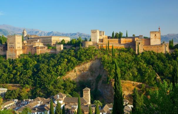 La Alhambra mantiene dispositivo de seguridad tras la aparición del monumento en video de EI