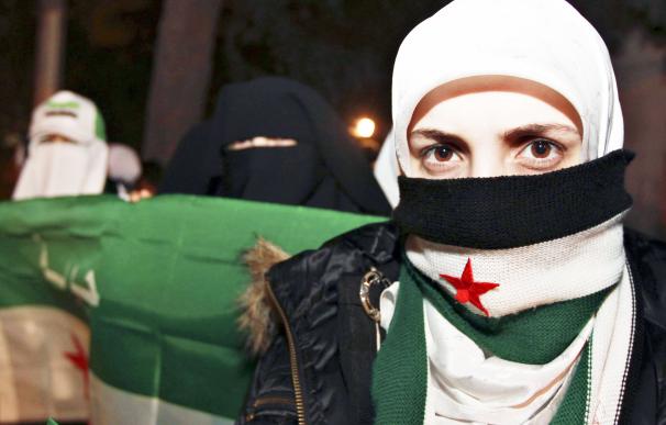 Mujeres sirias protestan desde Jordania contra Bashar al Asad