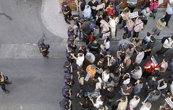 La Policía impide por primera vez que se paralice un desahucio en Madrid