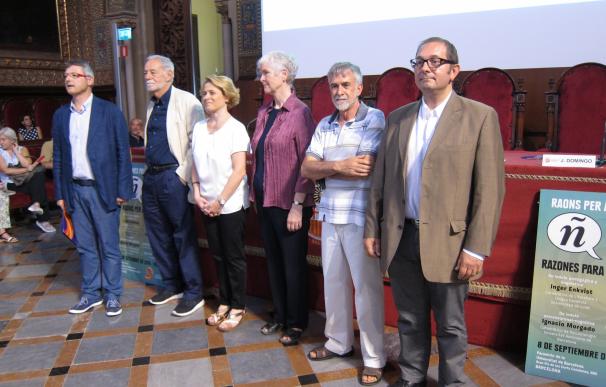 Eduardo Mendoza defiende el bilingüismo en Catalunya "ante la imposiciones de ambos lados"