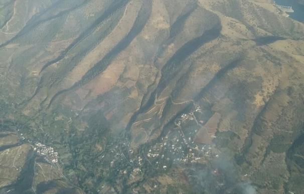 Controlado el incendio forestal en Dúdar que afectó a dos casas