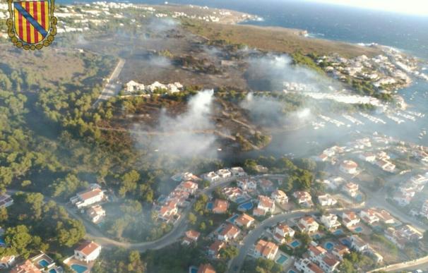 Estabilizado el incendio al norte de Menorca que obligó a desalojar a 600 personas
