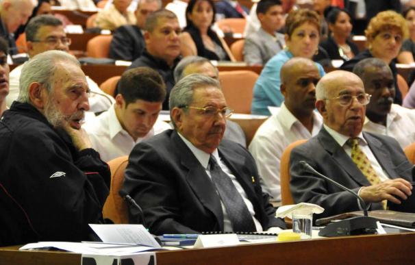 Raúl Castro inicia su último mandato presidencial y encamina el relevo