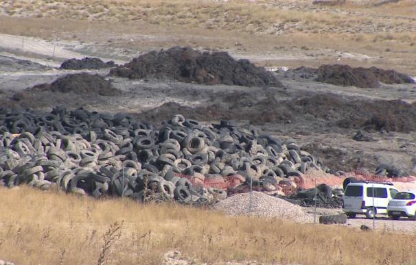 La Comunidad de Madrid limpiará entre 4.000 y 5.000 toneladas de residuos del vertedero de neumáticos de Seseña