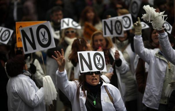 La "marea blanca" vuelve a recorrer Madrid en defensa de la sanidad pública