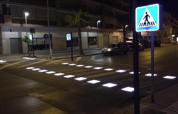 El Ayuntamiento de Puente Genil instala dos pasos de peatones inteligentes