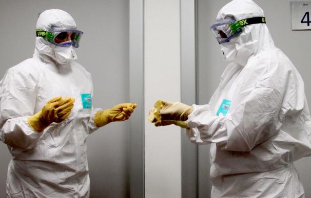 Los farmacéuticos ofrecen al Gobierno la red de 22.000 farmacias para informar a la población sobre el Ébola