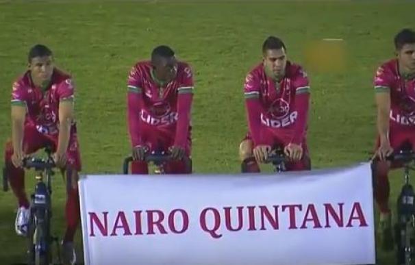 Dos equipos de fútbol homenajean a Nairo Quintana pedaleando en pleno partido