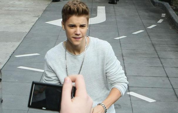Justin Bieber es demandado por robar una tarjeta de crédito