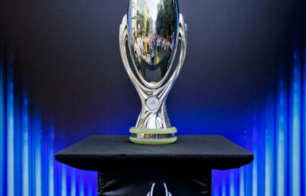 El trofeo de la Supercopa de Europa