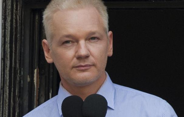Assange habla de una "nueva alianza cultural" en una cumbre de periodismo en Ecuador