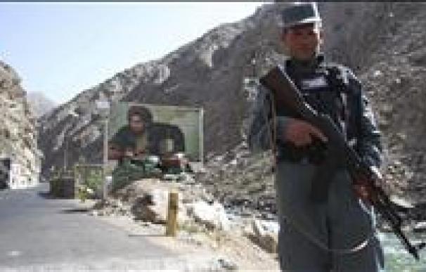 El ataque talibán a una capital del sur de Afganistán deja 28 muertos