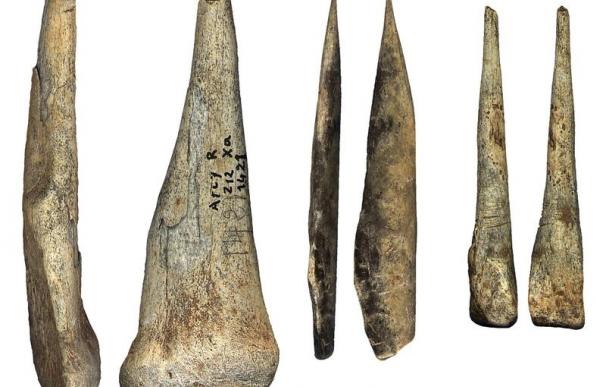 Los huesos hallados con piezas de joyería ancestral en la cueva Grotte du Renne fueron hechas por los neandertales