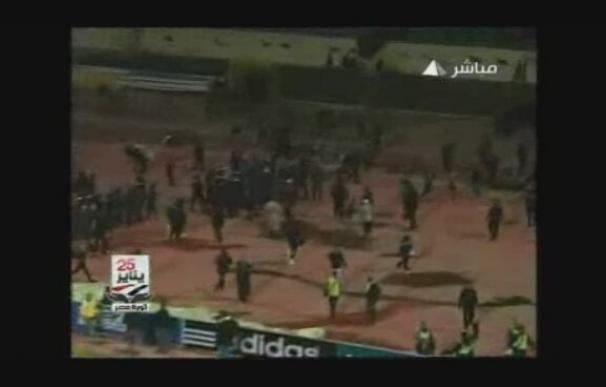 Impactantes imágenes de disturbios en un estadio de fútbol egipcio