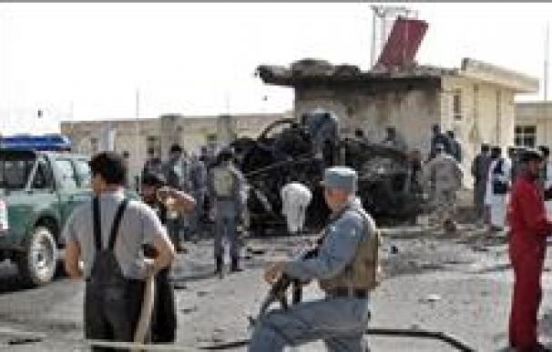 Doce policías y un menor mueren en un ataque suicida en Afganistán