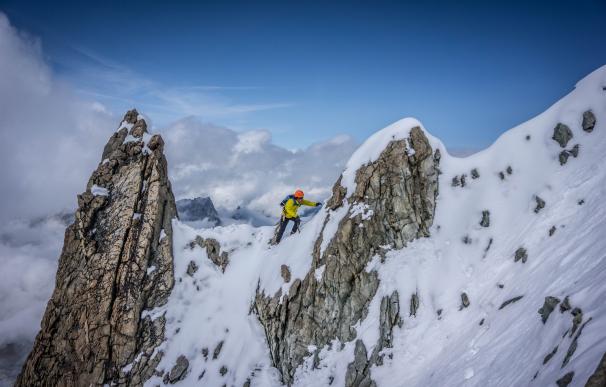 Kilian Jornet aplaza el reto de coronar el Everest por el mal tiempo