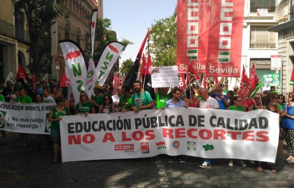 Una manifestación en Sevilla pide la rectificación de los recortes en educación