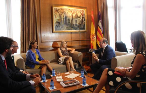 Murcia y Baleares intercambiarán profesorado y activarán becas para mayor cualificación del sector turístico