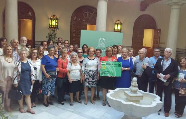 Nueve de cada diez personas mayores de la provincia disfrutan de la Tarjeta Andalucía Junta65